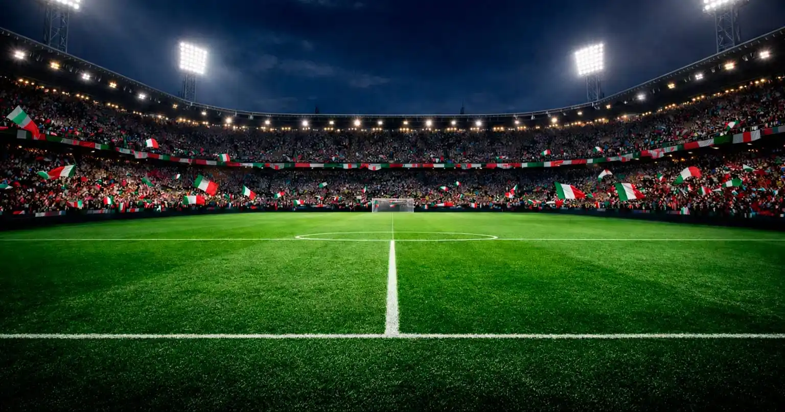 Stadio di calcio italiano illuminato durante una partita serale di Serie A